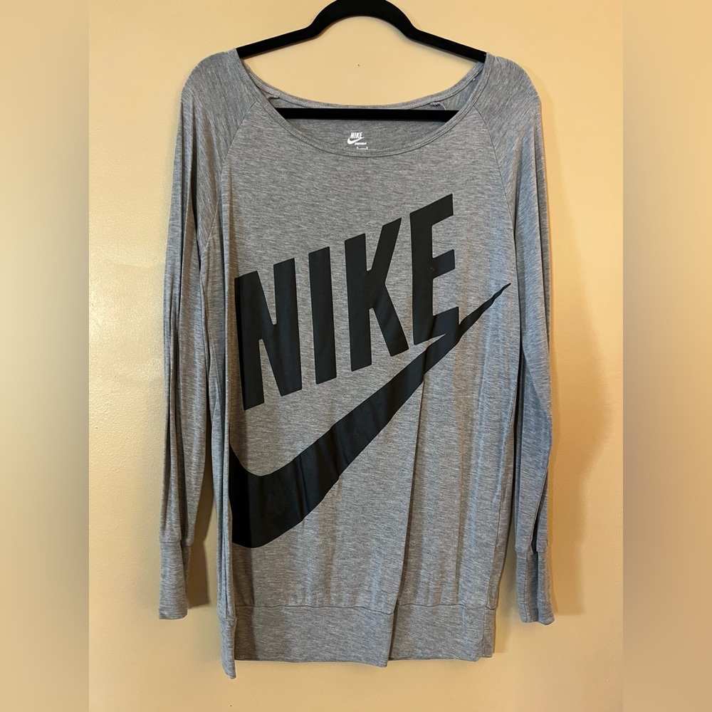 L Nike Oversized Long Sleeve Athletic Shirt